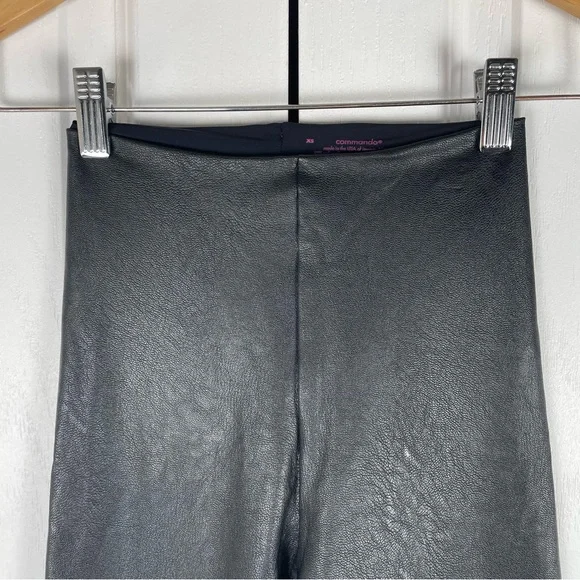 Evereve Commando 7/8 Faux Leather Leggings Womens XS Black Moto Goth Chic *Flaw* - Picture 2 of 14
